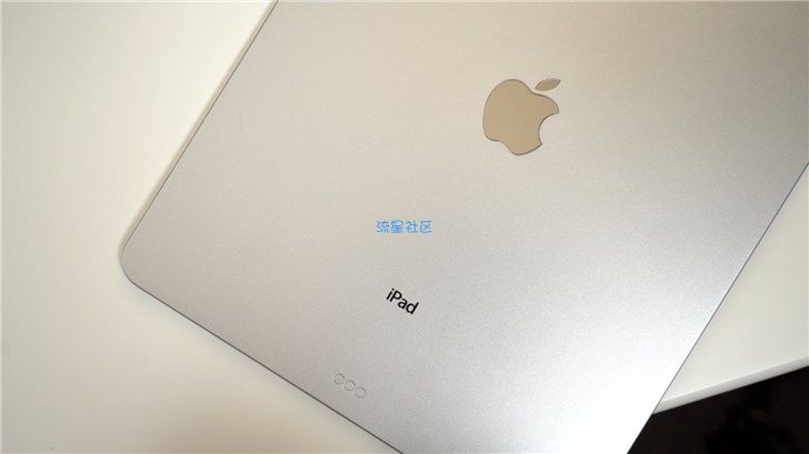 苹果2019款iPad Pro机模再曝光：后置浴霸三摄