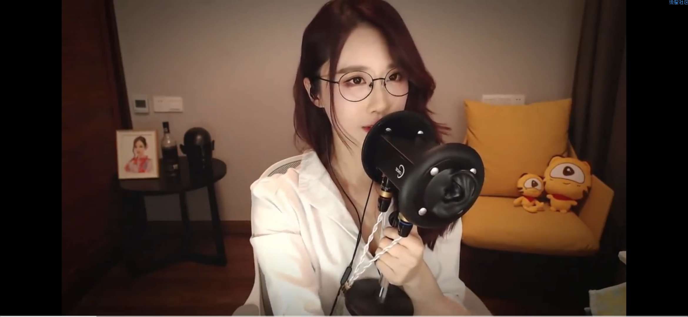 【分享】ASMR---小姐姐在线给你清理耳朵
