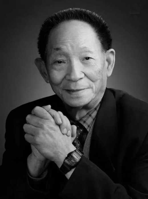 “杂交水稻之父”袁隆平在湖南长沙逝世，享年91岁