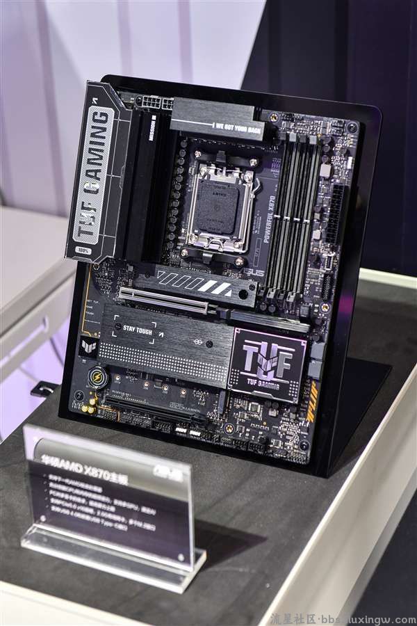 【电脑资讯】支持多GPU！华硕展出全新X870主板：还有ROG